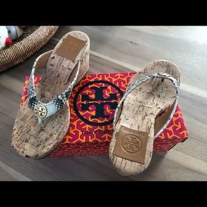 Tory Burch logo platform wedge Size 5 nude/tan